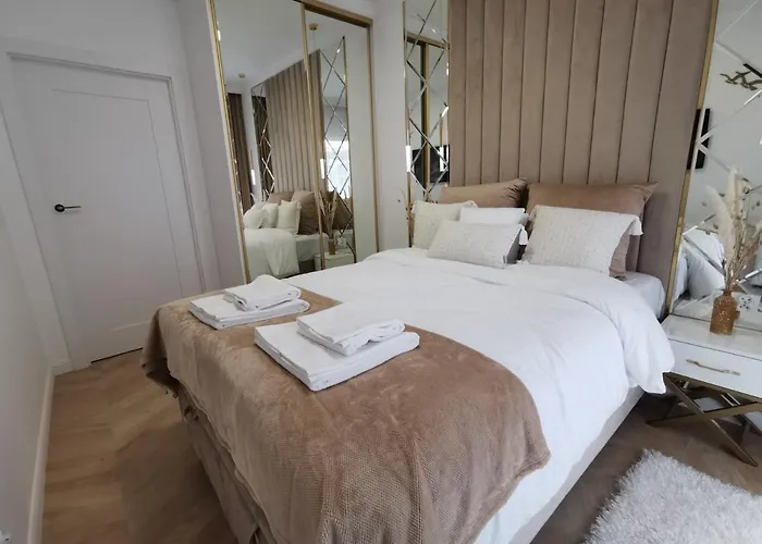 Gold B33 Let's Sea Baltic Park شقة