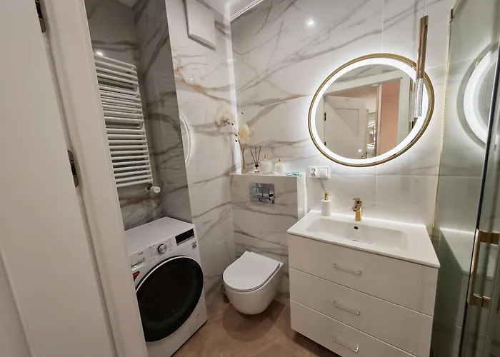 Gold B33 Let's Sea Baltic Park شقة